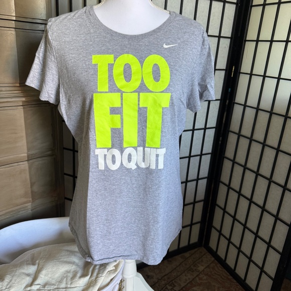 Nike Slim Fit Grey and Green t-shirt Women’s XL - Too Fit to quit - Picture 2 of 4